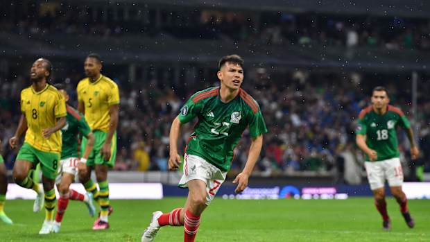 Chucky Lozano vs Jamaica